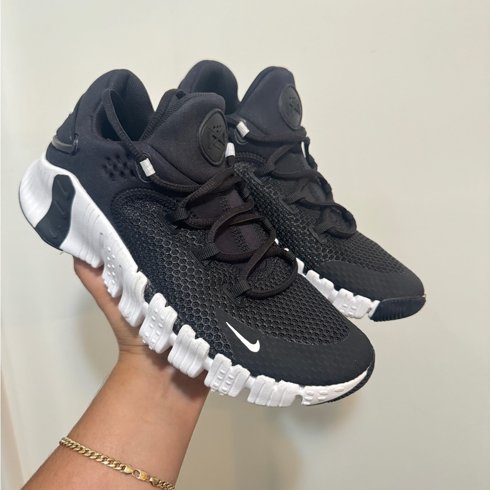 Nike Free Metcon 4 Black and white shoes size 7.5